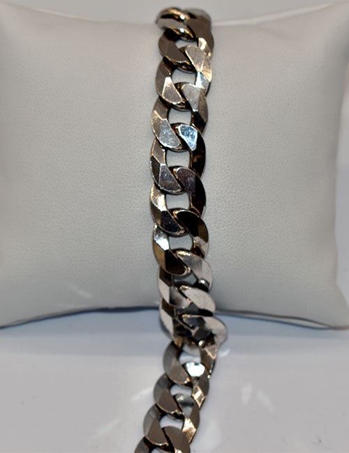 Men's bracelet with wide chain design