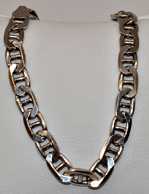 Men's bracelet with chain design